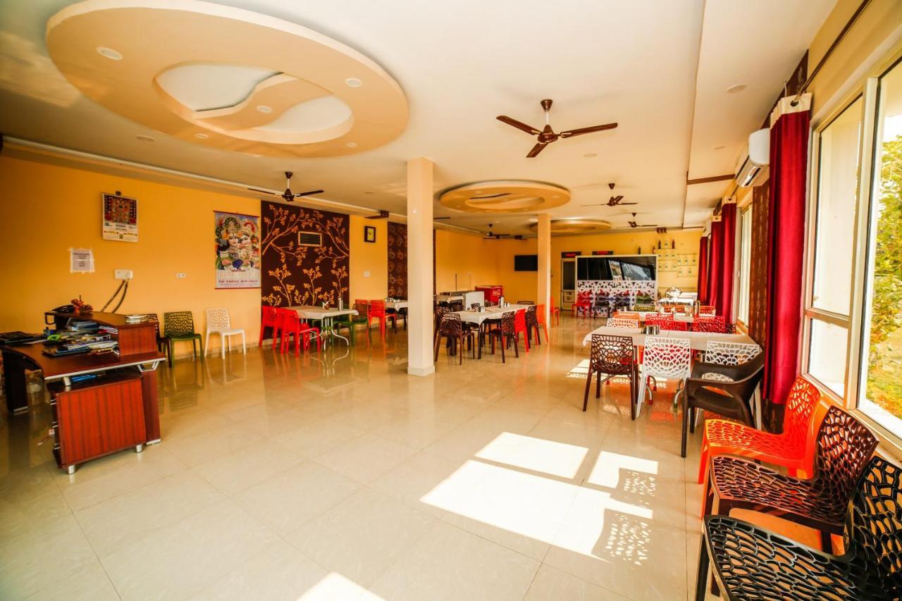 Oyo 23367 Farmsgreen Resort And Restaurant Orchha Esterno foto